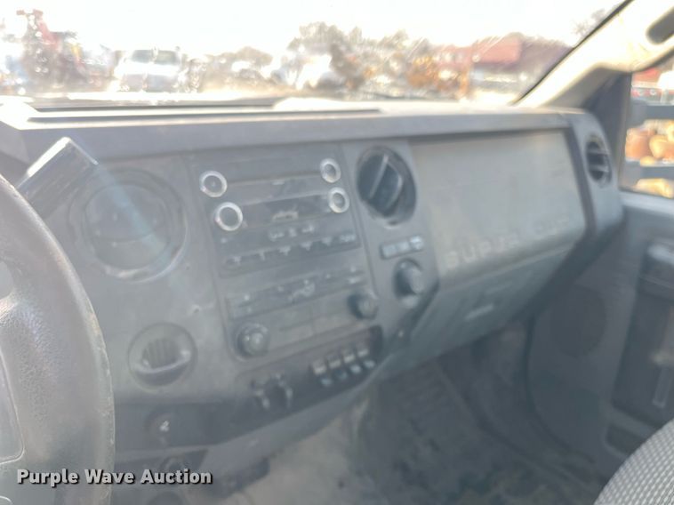 image for item DQ5109 2011 Ford F350 Super Duty  flatbed pickup truck