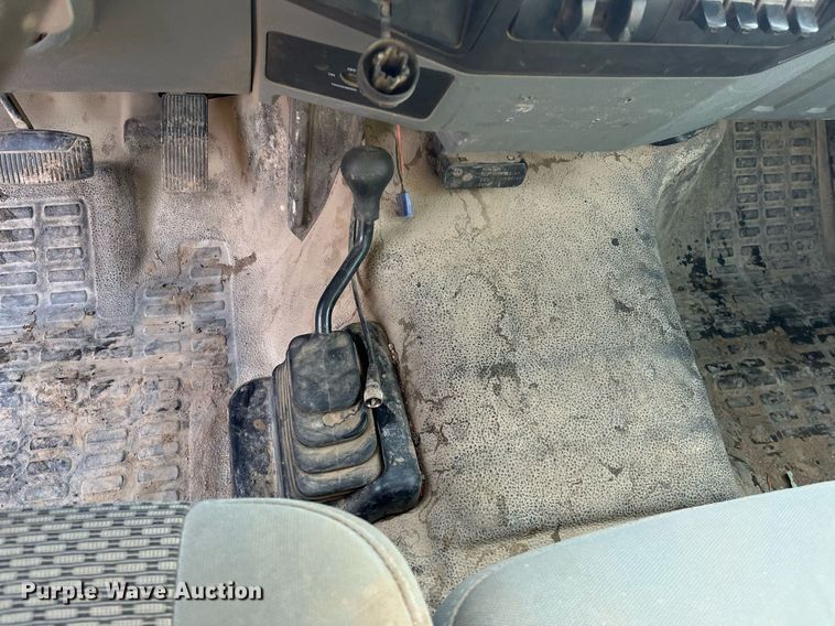 image for item DQ5109 2011 Ford F350 Super Duty  flatbed pickup truck