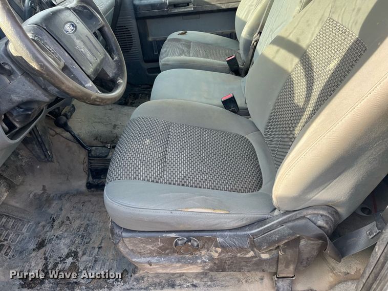 image for item DQ5109 2011 Ford F350 Super Duty  flatbed pickup truck