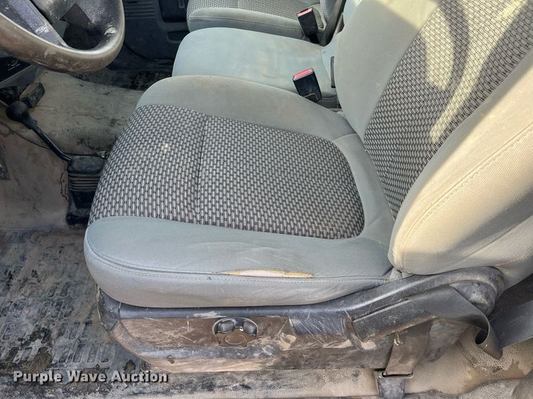 image for item DQ5109 2011 Ford F350 Super Duty  flatbed pickup truck