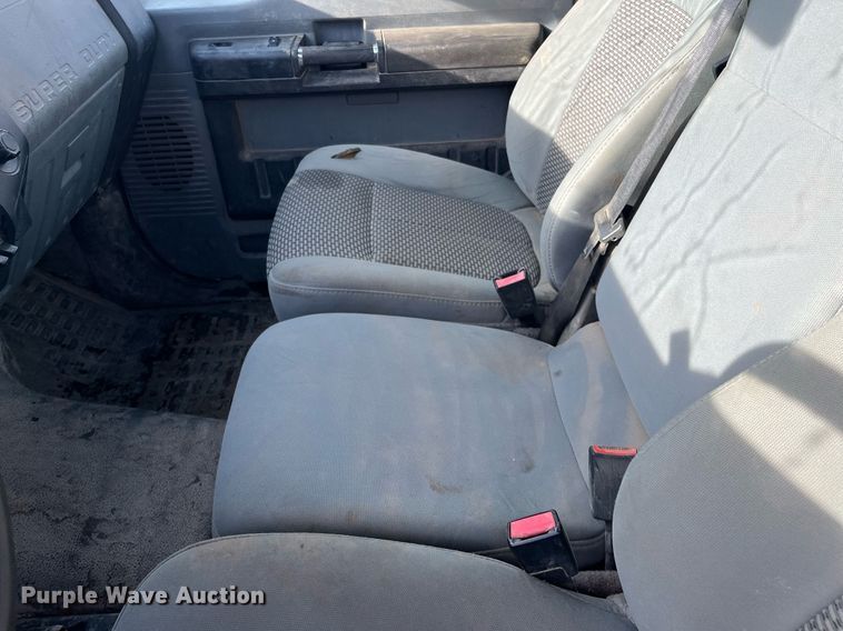 image for item DQ5109 2011 Ford F350 Super Duty  flatbed pickup truck