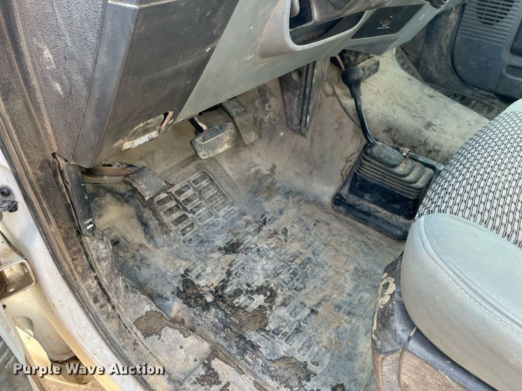 image for item DQ5109 2011 Ford F350 Super Duty  flatbed pickup truck