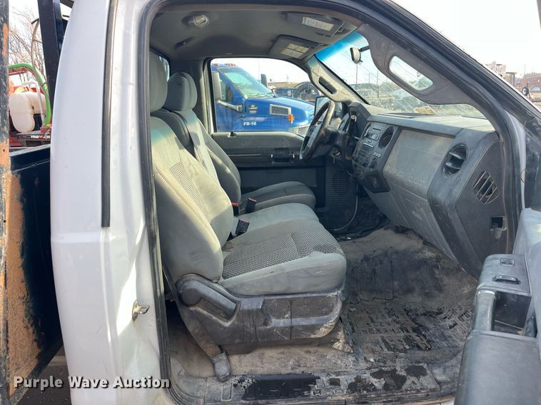 image for item DQ5109 2011 Ford F350 Super Duty  flatbed pickup truck