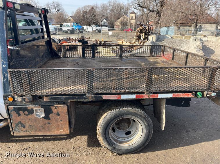 image for item DQ5109 2011 Ford F350 Super Duty  flatbed pickup truck