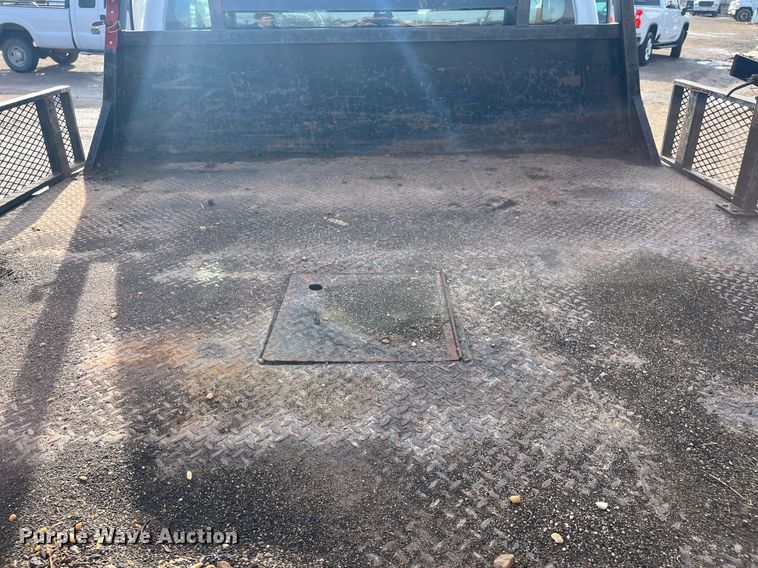 image for item DQ5109 2011 Ford F350 Super Duty  flatbed pickup truck