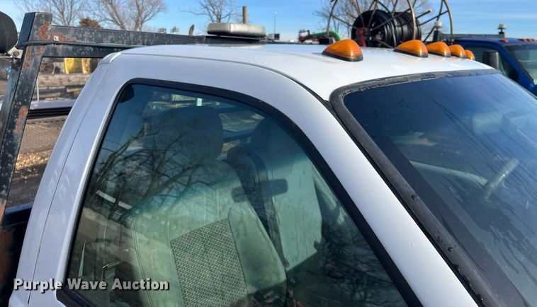 image for item DQ5109 2011 Ford F350 Super Duty  flatbed pickup truck