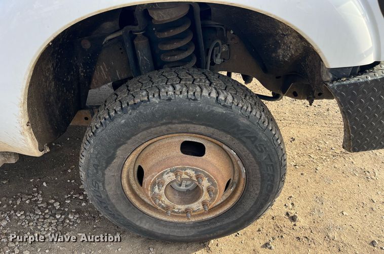 image for item DQ5109 2011 Ford F350 Super Duty  flatbed pickup truck