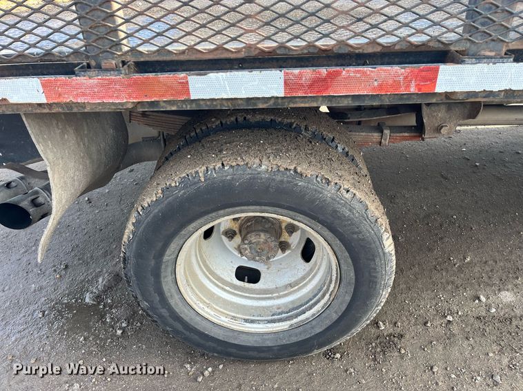 image for item DQ5109 2011 Ford F350 Super Duty  flatbed pickup truck