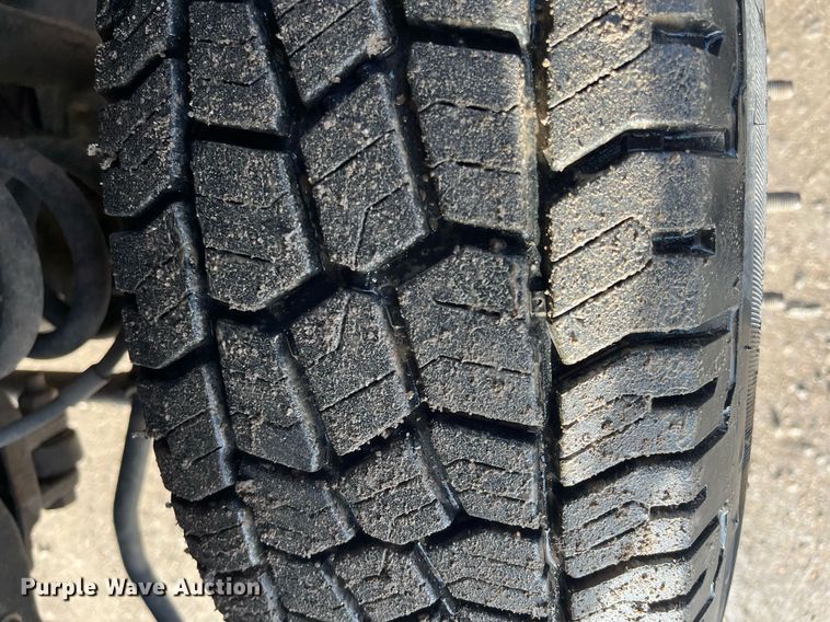 image for item DQ5109 2011 Ford F350 Super Duty  flatbed pickup truck