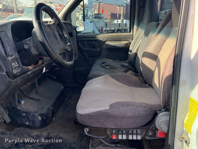 image for item DQ5110 2005 Chevrolet C4500  flatbed truck