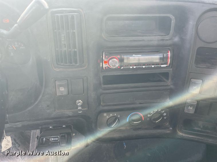 image for item DQ5110 2005 Chevrolet C4500  flatbed truck