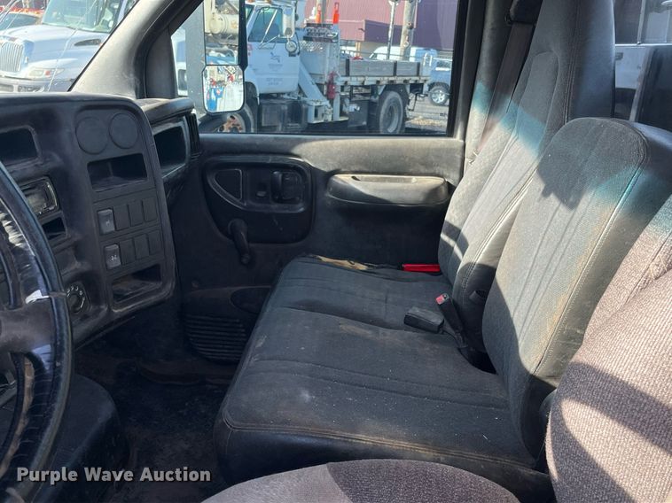 image for item DQ5110 2005 Chevrolet C4500  flatbed truck