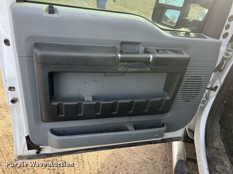 image for item DQ5112 2012 Ford F250 Super Duty  SuperCab pickup truck