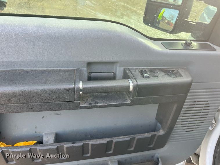 image for item DQ5112 2012 Ford F250 Super Duty  SuperCab pickup truck