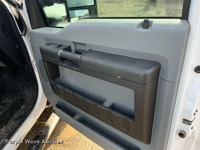 image for item DQ5112 2012 Ford F250 Super Duty  SuperCab pickup truck