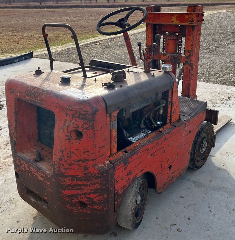 image for item DQ5114 Clark 4015  forklift