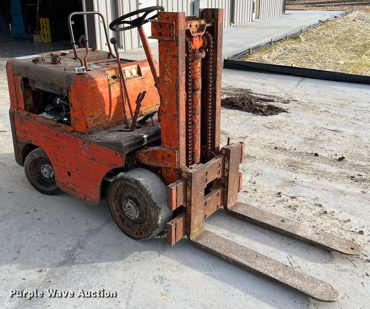 image for item DQ5114 Clark 4015  forklift