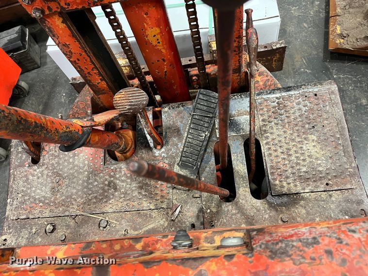 image for item DQ5114 Clark 4015  forklift