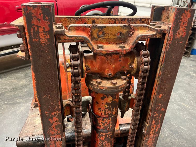 image for item DQ5114 Clark 4015  forklift