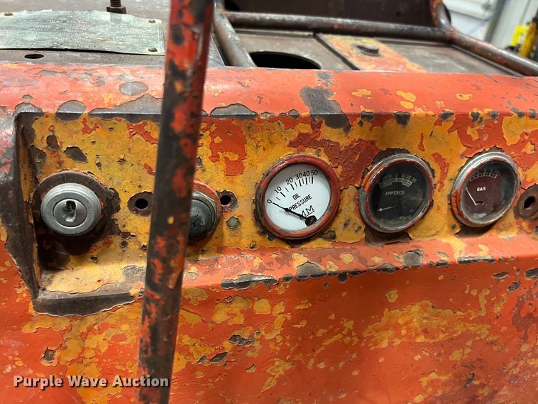 image for item DQ5114 Clark 4015  forklift