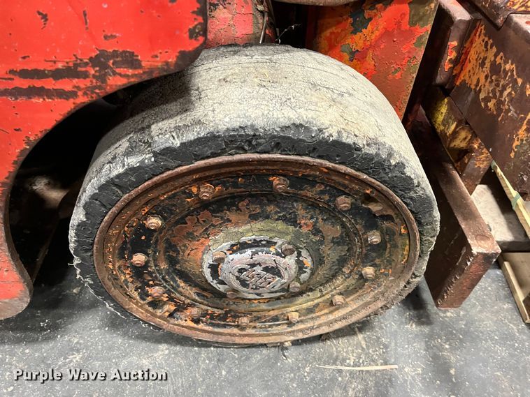 image for item DQ5114 Clark 4015  forklift