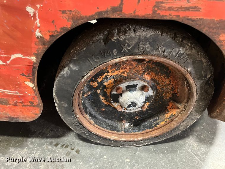 image for item DQ5114 Clark 4015  forklift