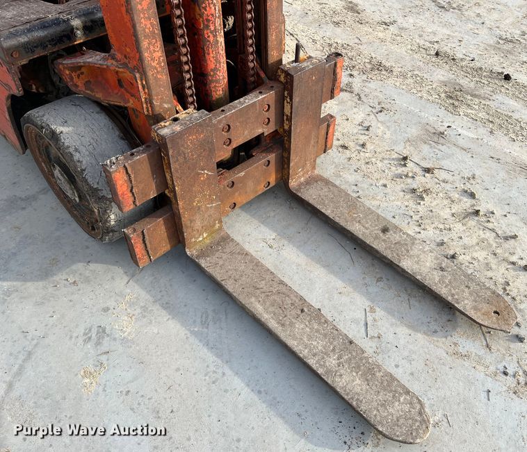 image for item DQ5114 Clark 4015  forklift