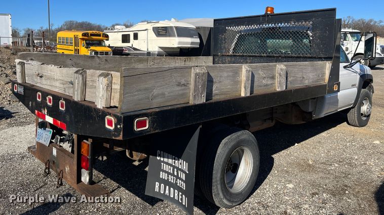 image for item DR7451 2001 Chevrolet Silverado 3500  flatbed pickup truck