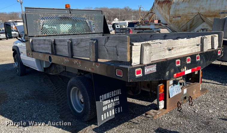 image for item DR7451 2001 Chevrolet Silverado 3500  flatbed pickup truck