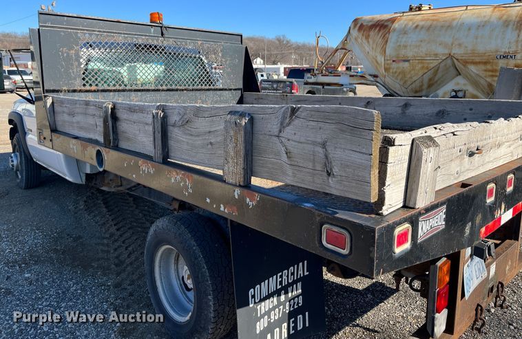 image for item DR7451 2001 Chevrolet Silverado 3500  flatbed pickup truck