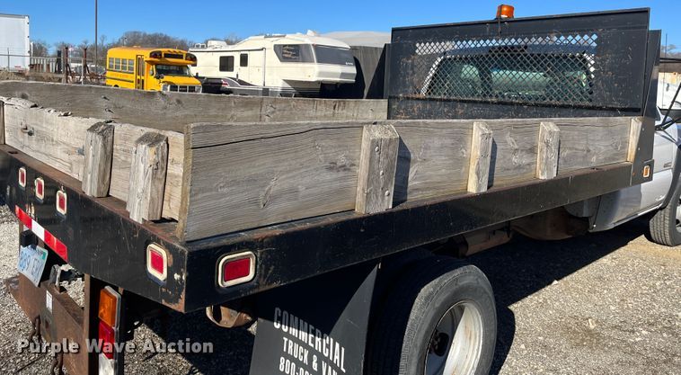 image for item DR7451 2001 Chevrolet Silverado 3500  flatbed pickup truck