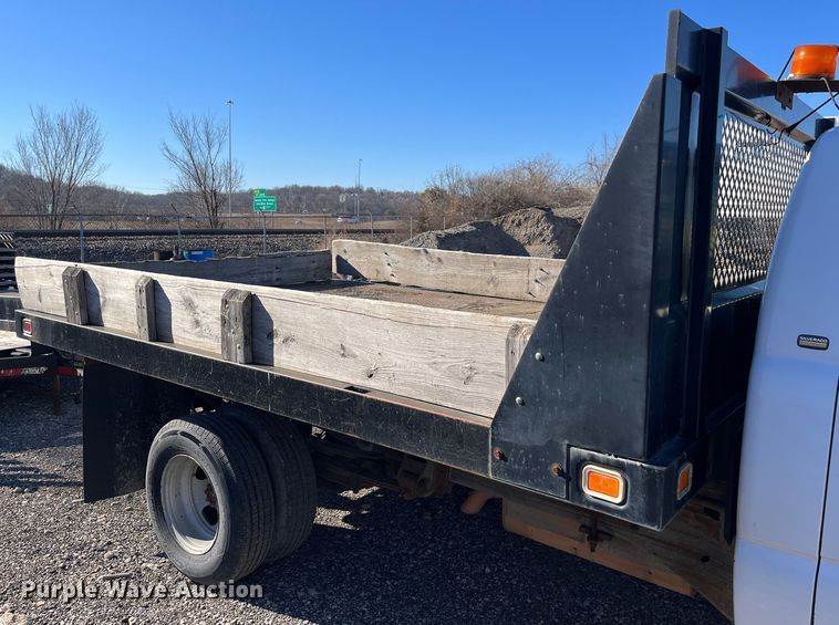 image for item DR7451 2001 Chevrolet Silverado 3500  flatbed pickup truck