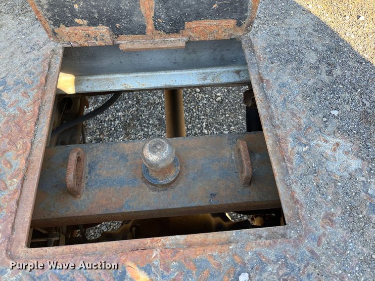 image for item DR7451 2001 Chevrolet Silverado 3500  flatbed pickup truck