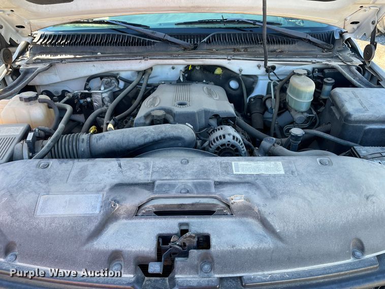 image for item DR7451 2001 Chevrolet Silverado 3500  flatbed pickup truck