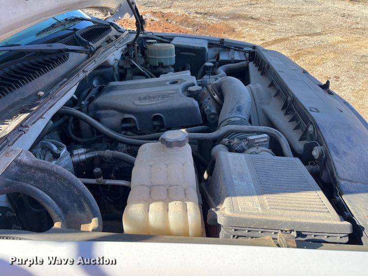 image for item DR7451 2001 Chevrolet Silverado 3500  flatbed pickup truck