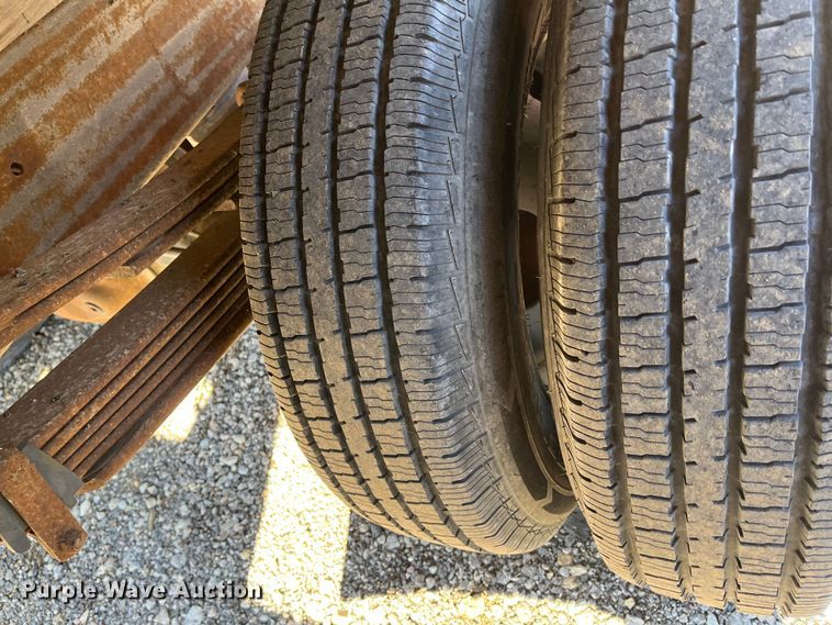 image for item DR7451 2001 Chevrolet Silverado 3500  flatbed pickup truck