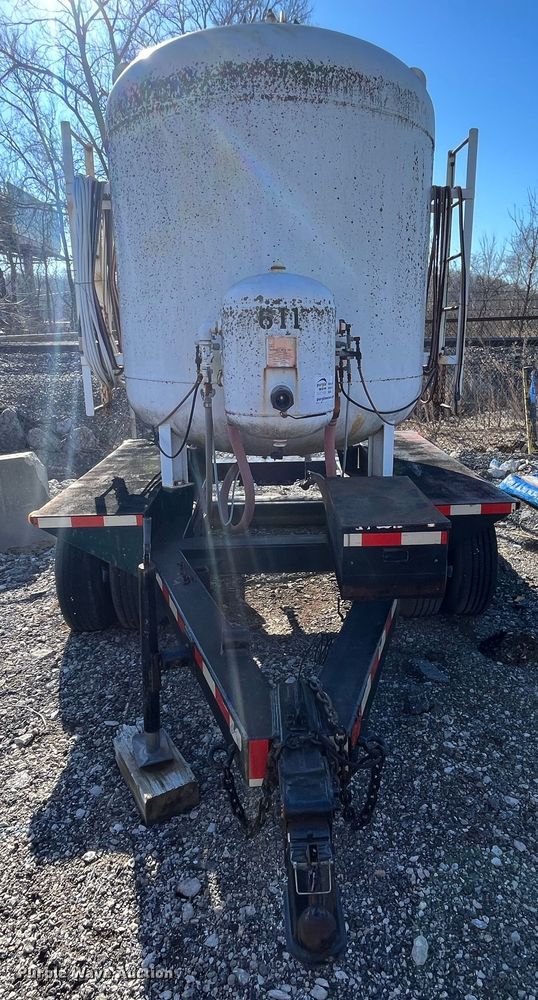 image for item DR7452 1994 Schmidt Manufacturing 1600MT  sandblasting trailer