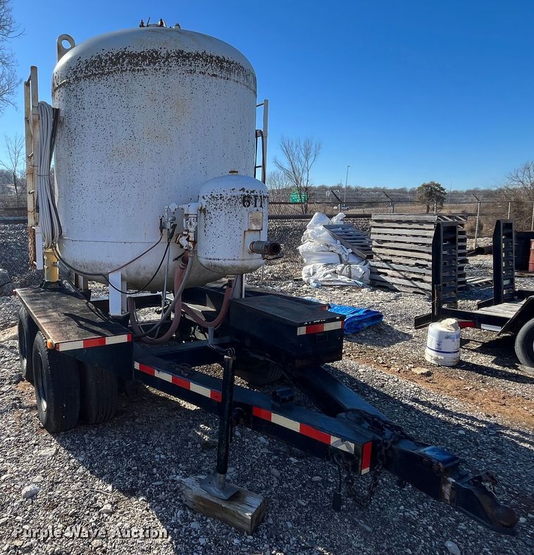 image for item DR7452 1994 Schmidt Manufacturing 1600MT  sandblasting trailer