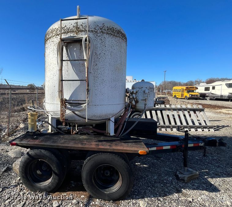 image for item DR7452 1994 Schmidt Manufacturing 1600MT  sandblasting trailer