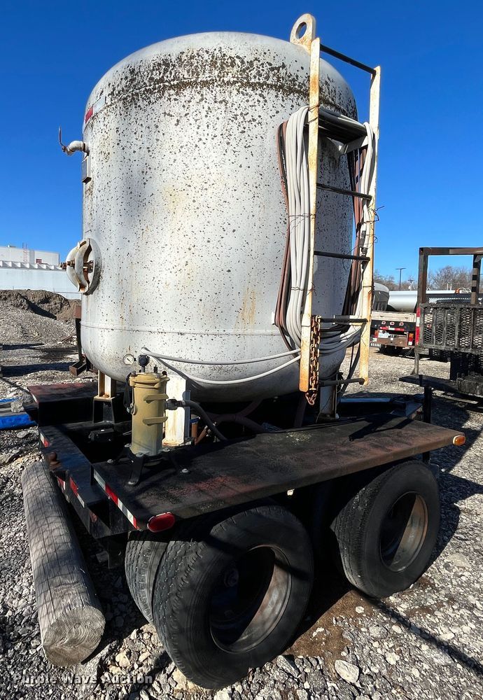 image for item DR7452 1994 Schmidt Manufacturing 1600MT  sandblasting trailer