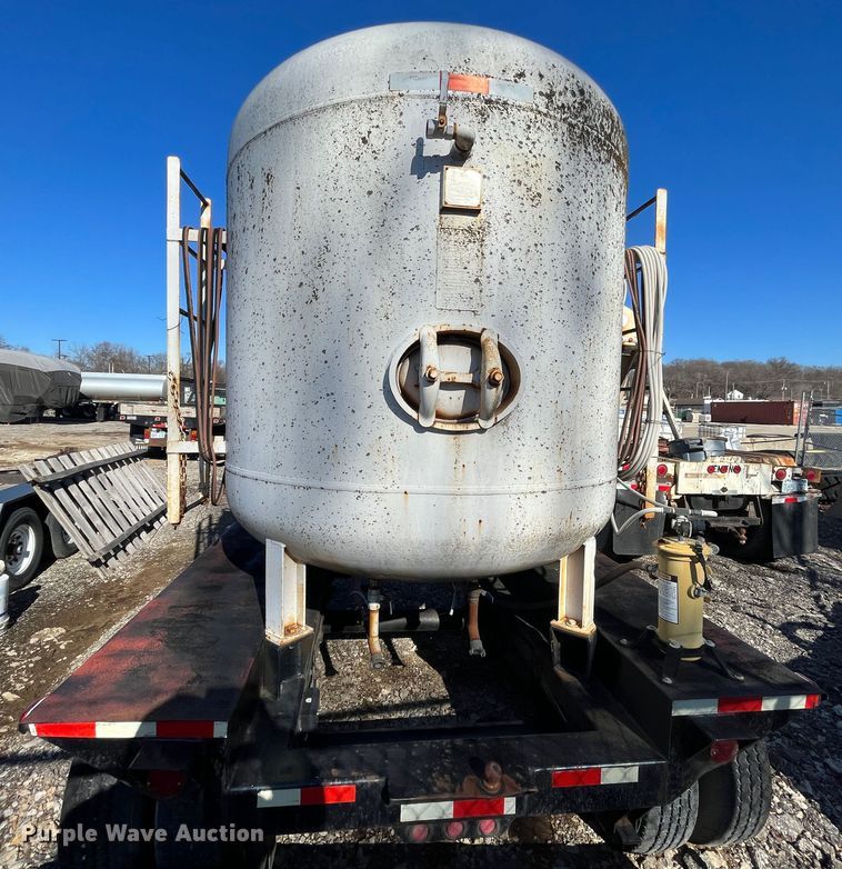 image for item DR7452 1994 Schmidt Manufacturing 1600MT  sandblasting trailer