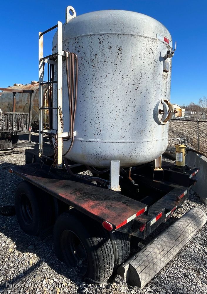 image for item DR7452 1994 Schmidt Manufacturing 1600MT  sandblasting trailer