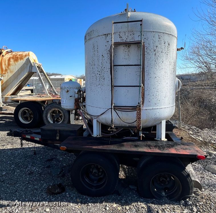 image for item DR7452 1994 Schmidt Manufacturing 1600MT  sandblasting trailer