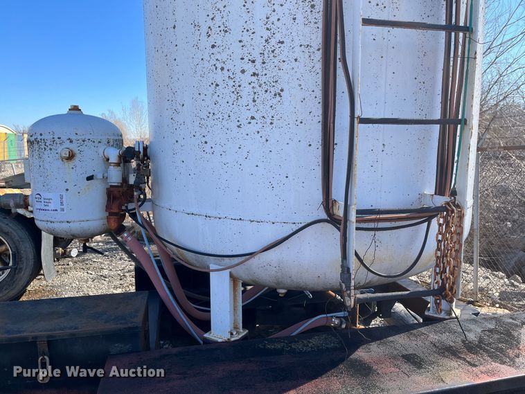 image for item DR7452 1994 Schmidt Manufacturing 1600MT  sandblasting trailer