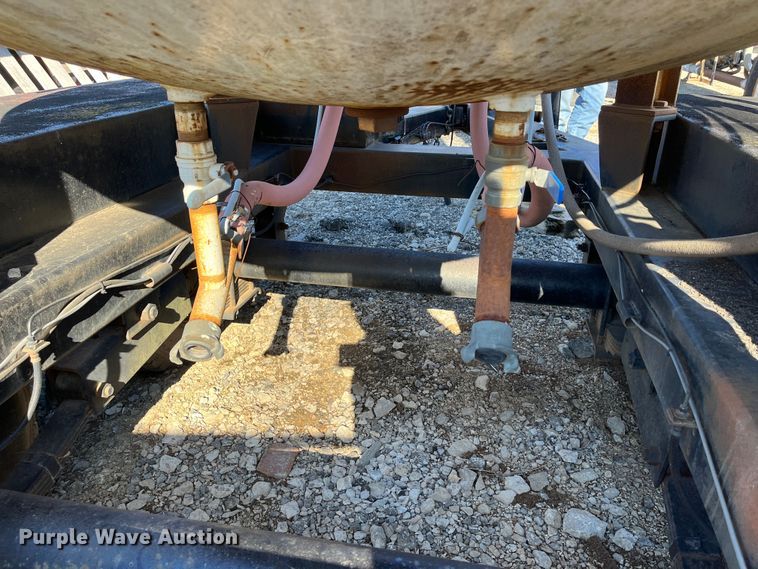 image for item DR7452 1994 Schmidt Manufacturing 1600MT  sandblasting trailer