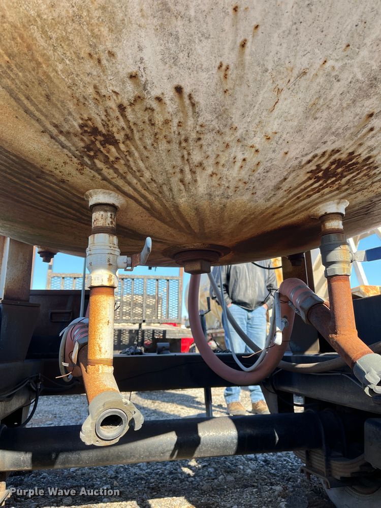 image for item DR7452 1994 Schmidt Manufacturing 1600MT  sandblasting trailer