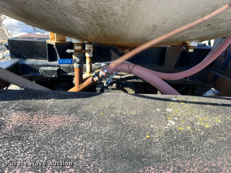 image for item DR7452 1994 Schmidt Manufacturing 1600MT  sandblasting trailer