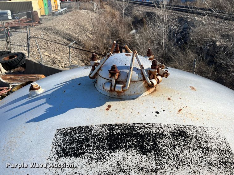 image for item DR7452 1994 Schmidt Manufacturing 1600MT  sandblasting trailer