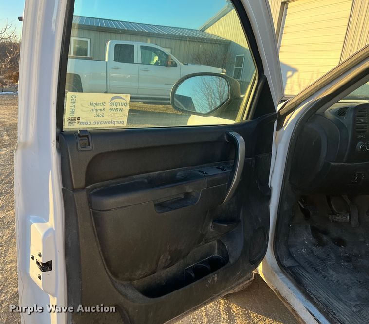 image for item DR7453 2011 Chevrolet Silverado 2500HD  pickup truck