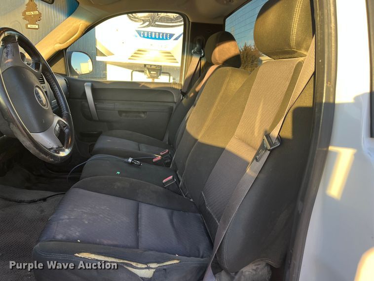 image for item DR7453 2011 Chevrolet Silverado 2500HD  pickup truck